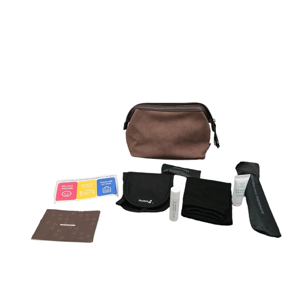 Iceland Air First Class Amenities Bag socks‎ eye mask lotion Chapstick new! - Picture 1 of 7